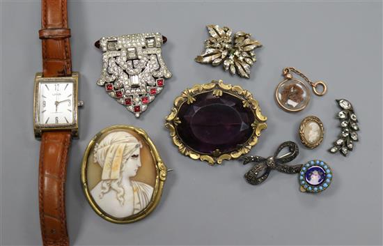 Assorted mixed costume jewellery including an Art Deco paste brooch, other brooches and a cameo, together with a Lorus wrist watch.